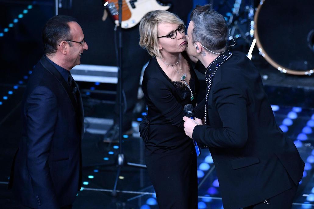 Sanremo 2017: Totti show al Festival, Robbie Williams bacia la De Filippi