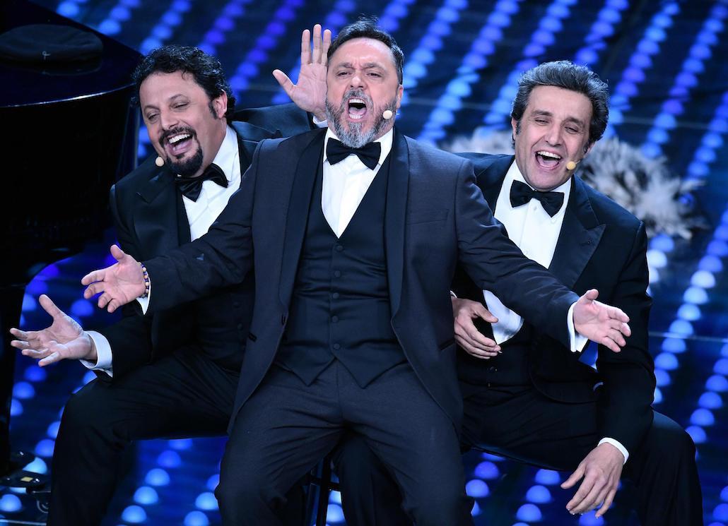 Sanremo 2017: Totti show al Festival, Robbie Williams bacia la De Filippi