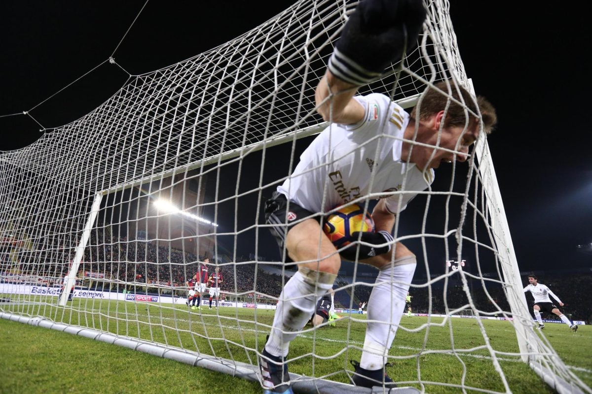 Impresa Milan a Bologna: Montella vince in 9 contro 11 – FOTO Impresa Milan a Bologna: Montella vince in 9 contro 11 – FOTO