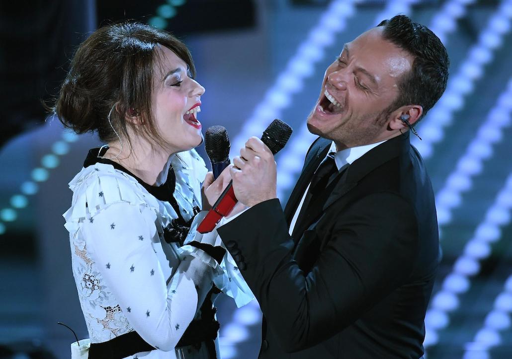 Sanremo 2017: Maria De Filippi superstar, Crozza attacca Salvini