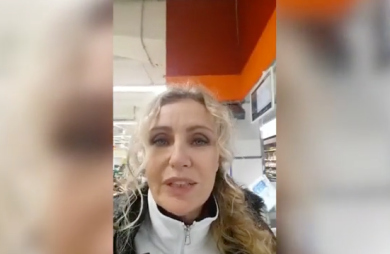 Licia Colò: “Granchi vivi al Carrefour”. La denuncia in diretta
