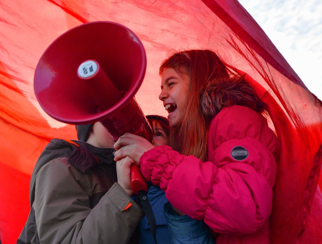 Romania: vince la piazza, via il decreto salva-corrotti Romania: vince la piazza, via il decreto salva-corrotti