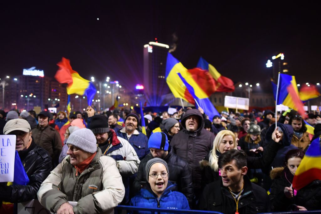 Romania: vince la piazza, via il decreto salva-corrotti Romania: vince la piazza, via il decreto salva-corrotti