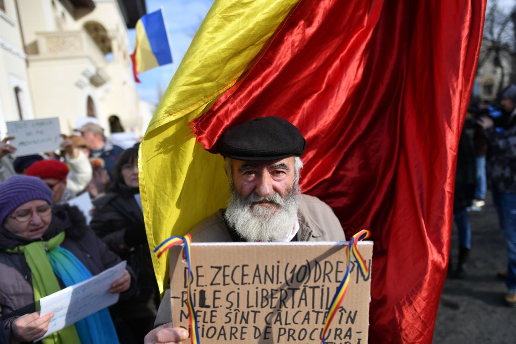 Romania: vince la piazza, via il decreto salva-corrotti Romania: vince la piazza, via il decreto salva-corrotti