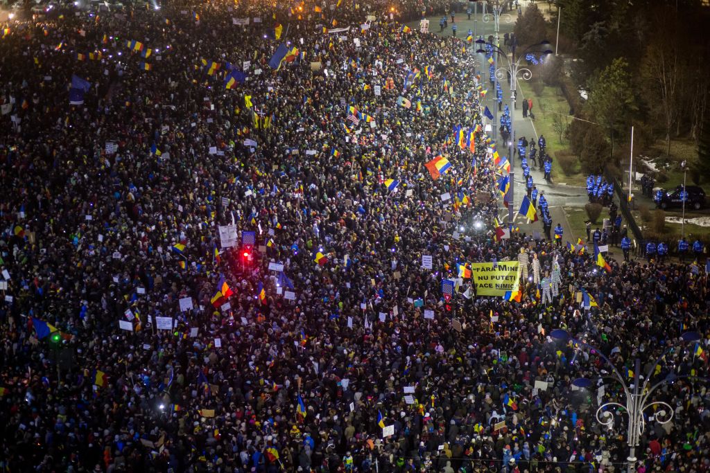 Romania: vince la piazza, via il decreto salva-corrotti Romania: vince la piazza, via il decreto salva-corrotti