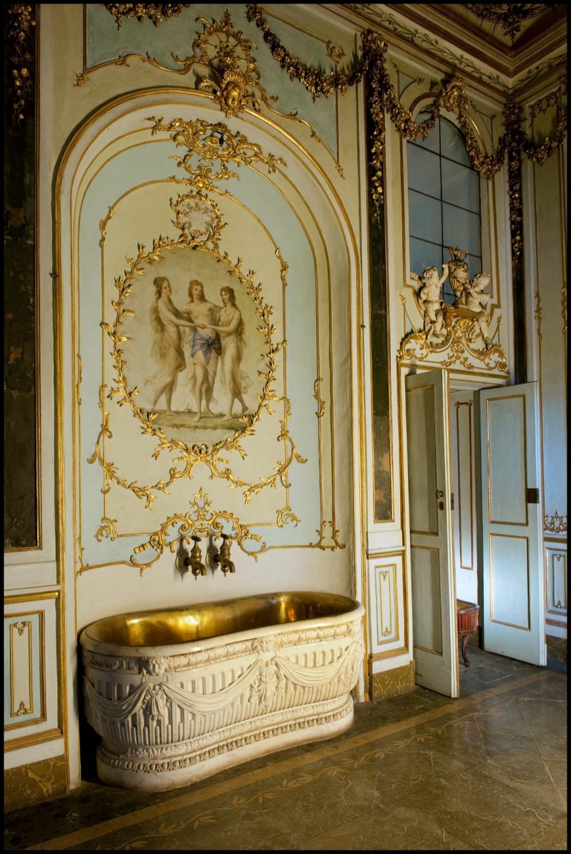 Reggia di Caserta: rinasce la sontuosa residenza dei Borbone Reggia di Caserta: rinasce la sontuosa residenza dei Borbone