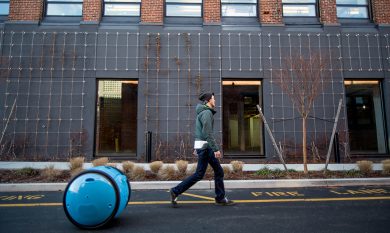 Piaggio Gita, ecco il trolley-robot a guida autonoma