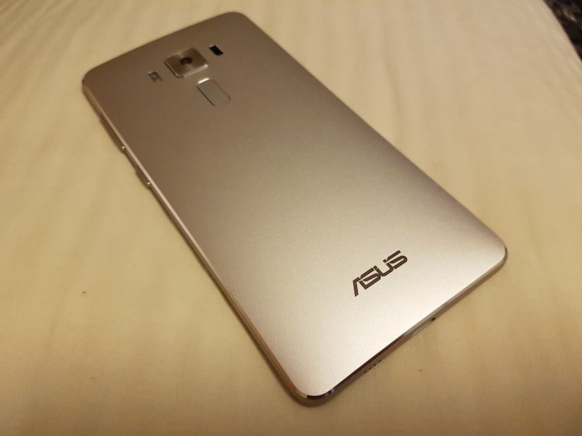 Asus Zenfone 3 Deluxe: 5.7 pollici di pura ZenUI (nel bene e nel male)