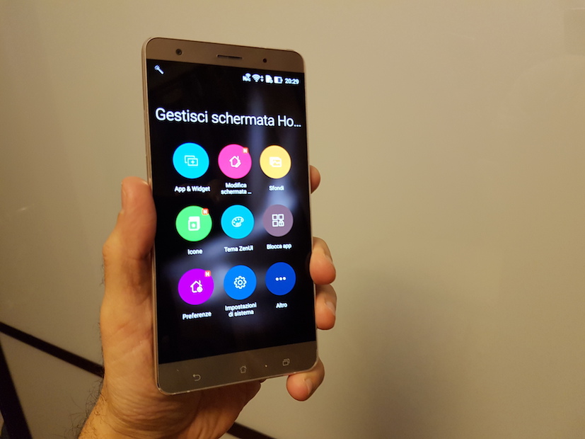 Asus Zenfone 3 Deluxe: 5.7 pollici di pura ZenUI (nel bene e nel male)