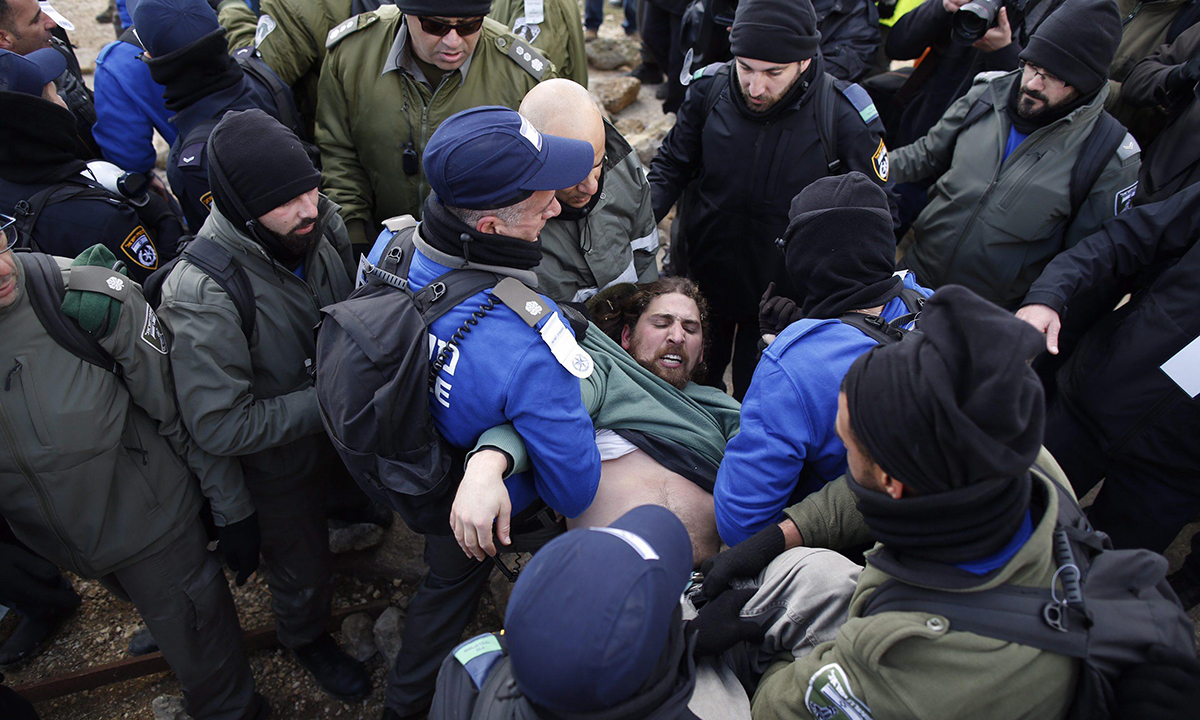 Cisgiordania, completato lo sgombero di Amona – Foto