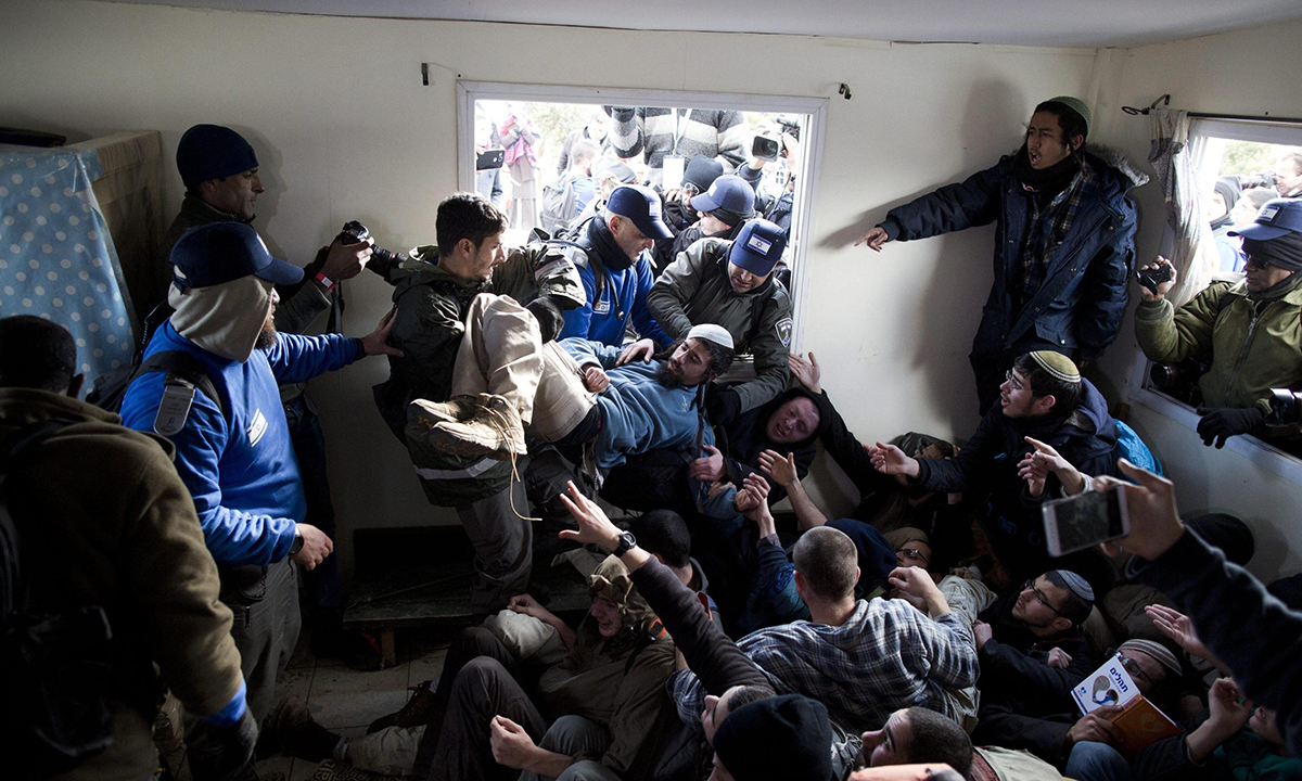 Cisgiordania, completato lo sgombero di Amona – Foto