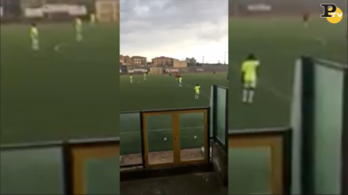 Tifoso insulta l’arbitro al fischio d’inizio | video