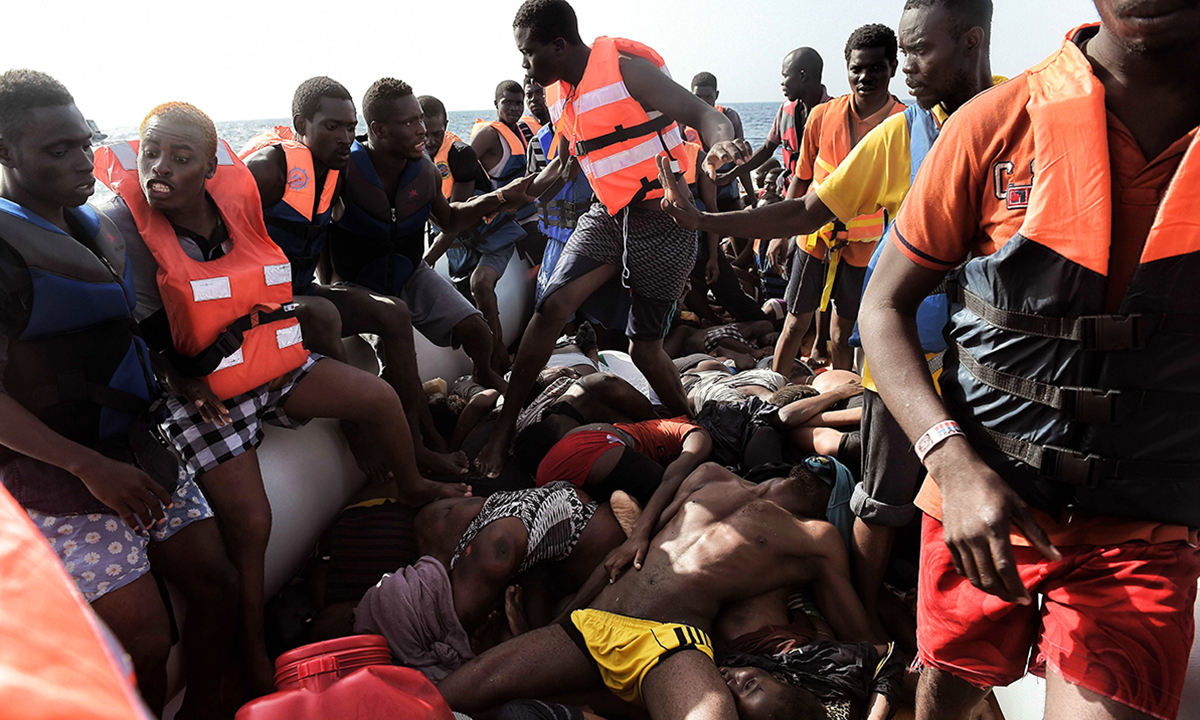 Migranti: così l’Unione europea vuole chiudere la rotta libica