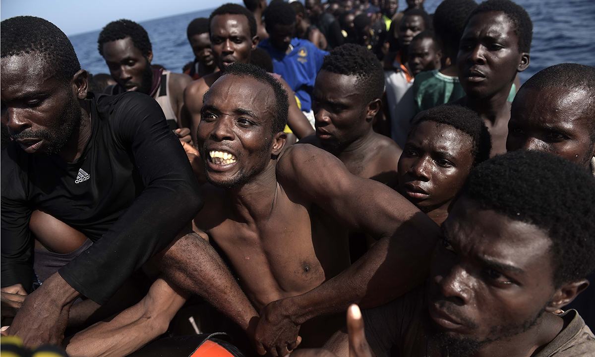 Migranti: così l’Unione europea vuole chiudere la rotta libica