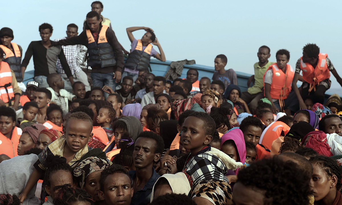 Migranti: così l’Unione europea vuole chiudere la rotta libica