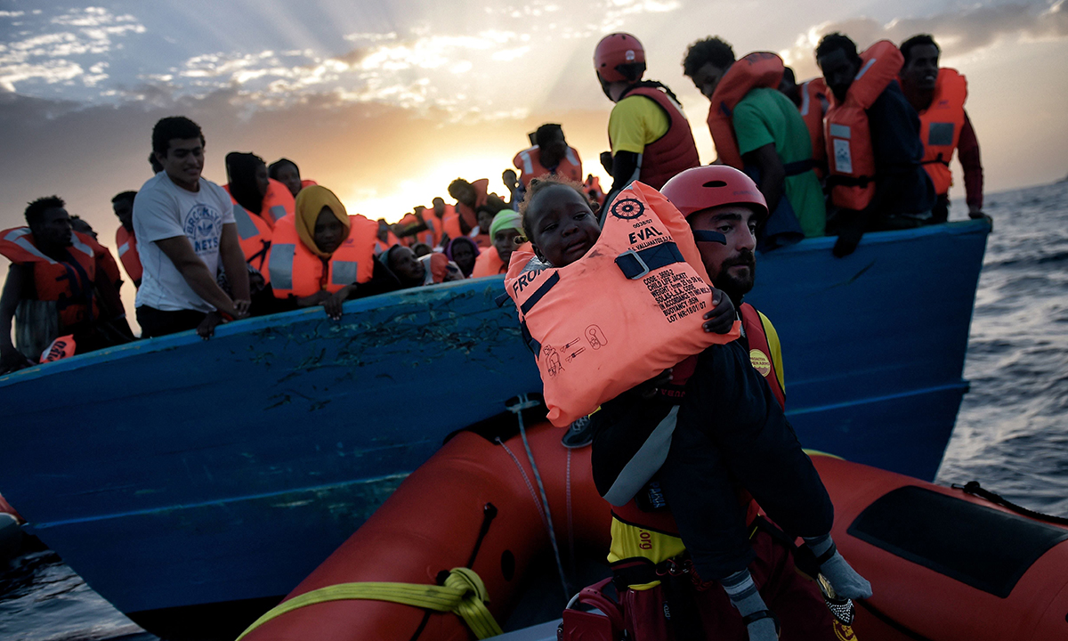 Migranti: così l’Unione europea vuole chiudere la rotta libica