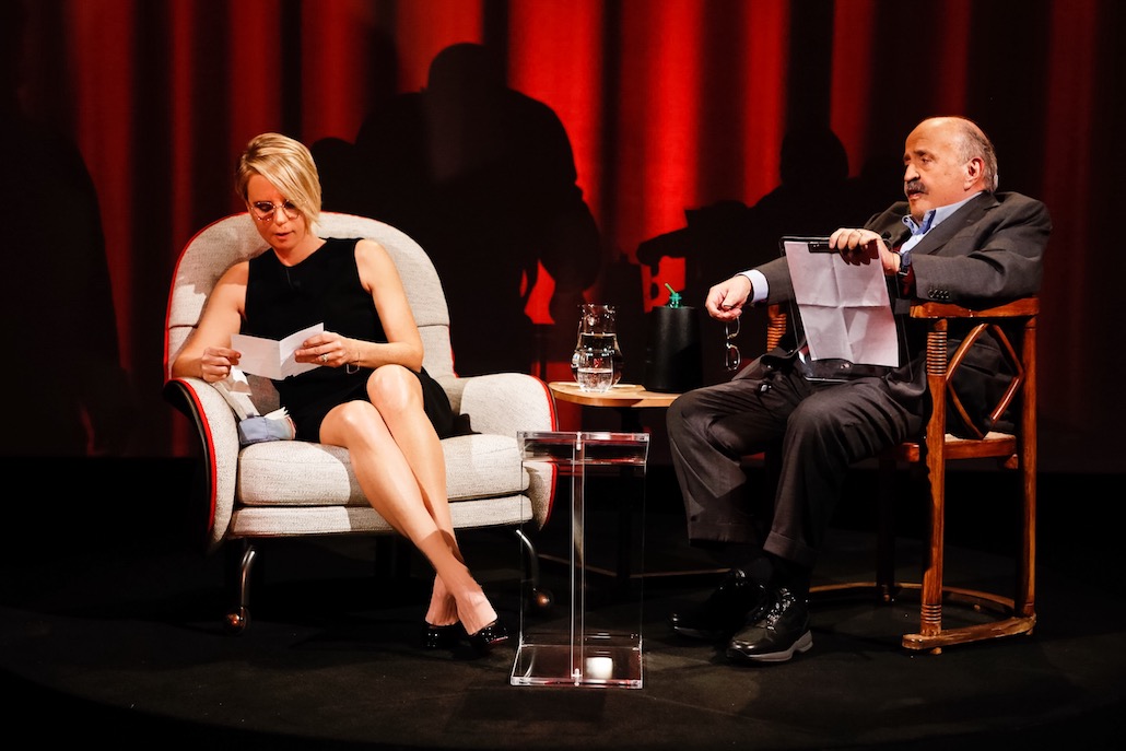 L’Intervista: che sorpresa, è Maria De Filippi l’ospite di Maurizio Costanzo