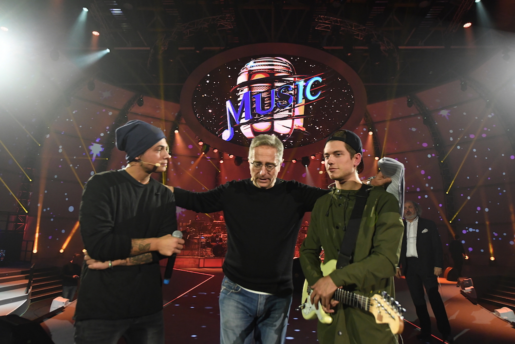 Music: Paolo Bonolis ospita Tony Hadley e Loredana Bertè