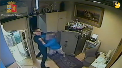 Milano: il video della rapina alla gioielleria Eleuteri