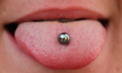 Piercing: gli adolescenti li fanno perché le adolescenti li vogliono. E i genitori?