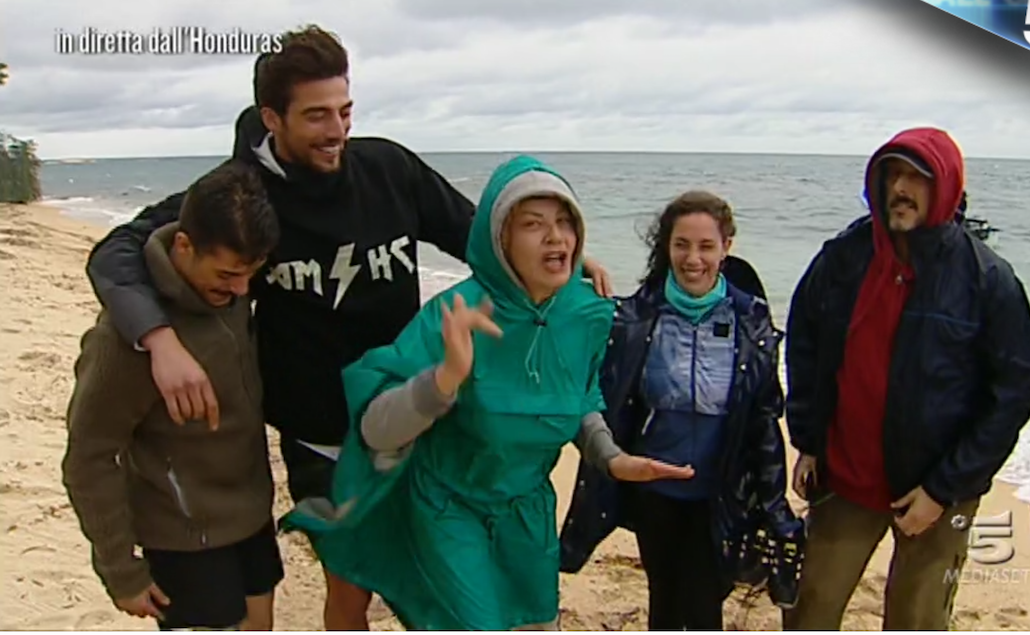 Isola dei Famosi 12: Ceccherini minaccia di lasciare, al televoto De Grenet-Mello Isola dei Famosi 12: Ceccherini minaccia di lasciare, al televoto De Grenet-Mello