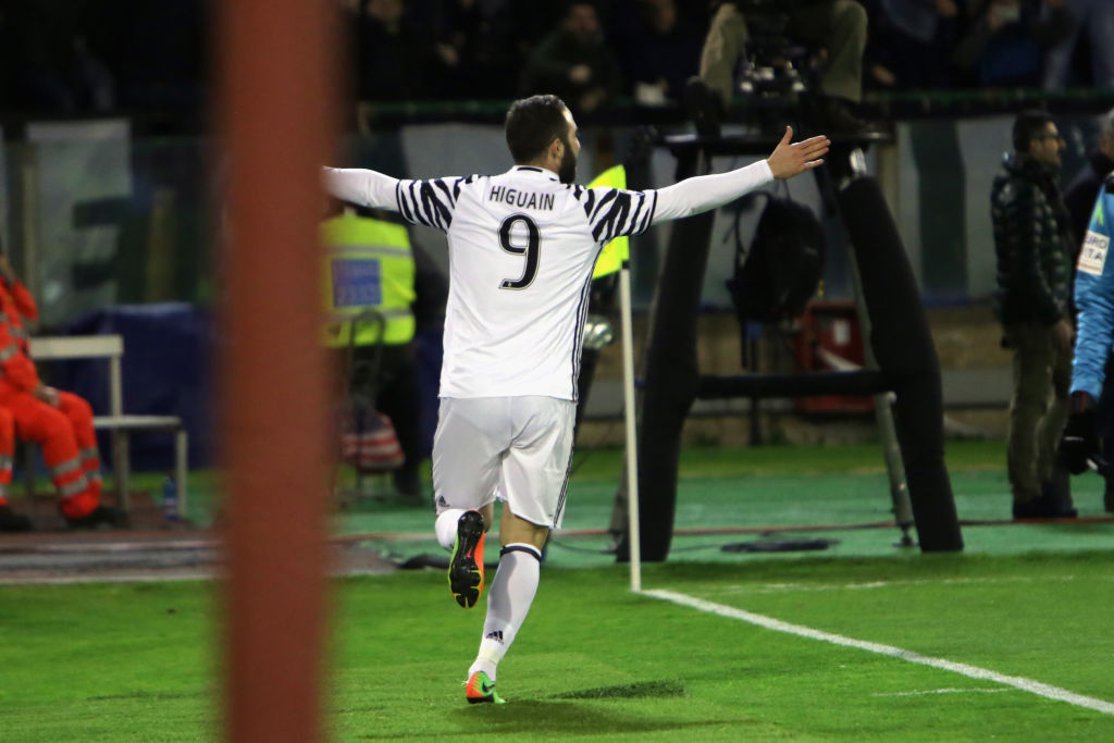 Napoli-Juve, il giorno di Higuain. Formazioni, temi tattici e tv Napoli-Juve, il giorno di Higuain. Formazioni, temi tattici e tv