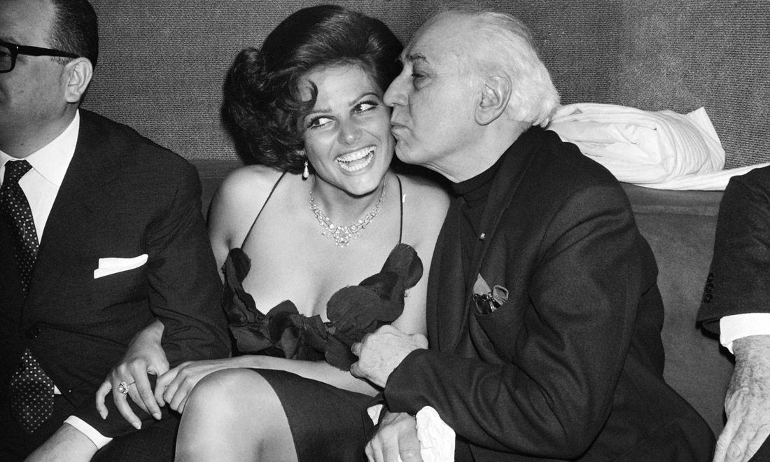 Claudia Cardinale ritoccata dal Festival di Cannes. Ecco la sua bellezza autentica – Foto Claudia Cardinale ritoccata dal Festival di Cannes. Ecco la sua bellezza autentica – Foto