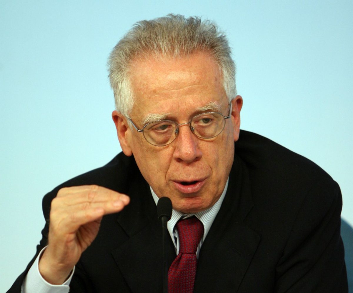 Poletti, il calcetto e tutte le gaffe su giovani e lavoro