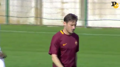 Totti: gran gol al volo contro la Primavera della Roma a Trigoria