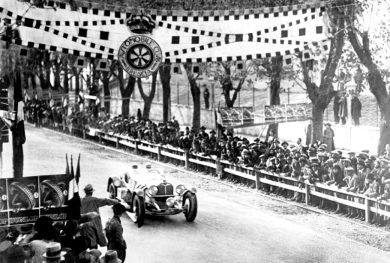 La “Mille Miglia” ha 90 anni – Foto