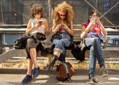 Meno droga, più smartphone: come cambiano i consumi degli adolescenti