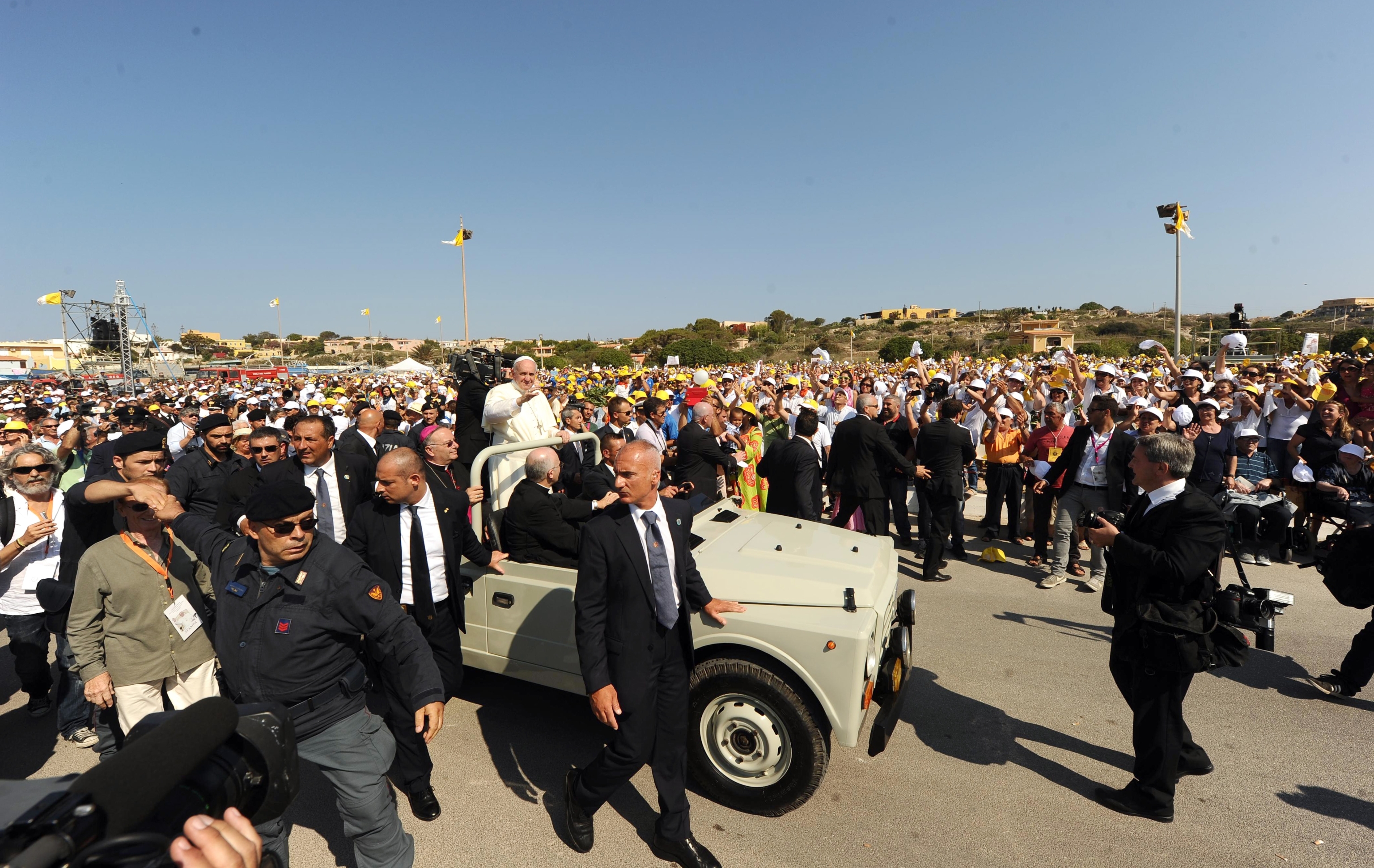 Papa Francesco, le foto e la storia