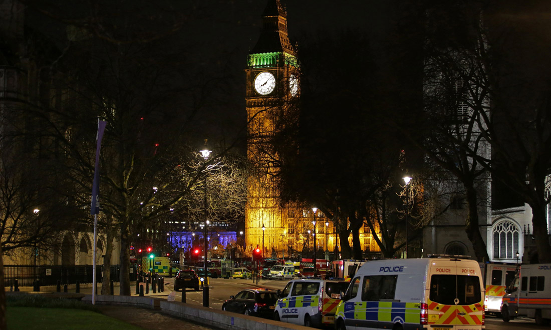 Paura a Londra, città sospesa tra allerta e normalità apparente Paura a Londra, città sospesa tra allerta e normalità apparente