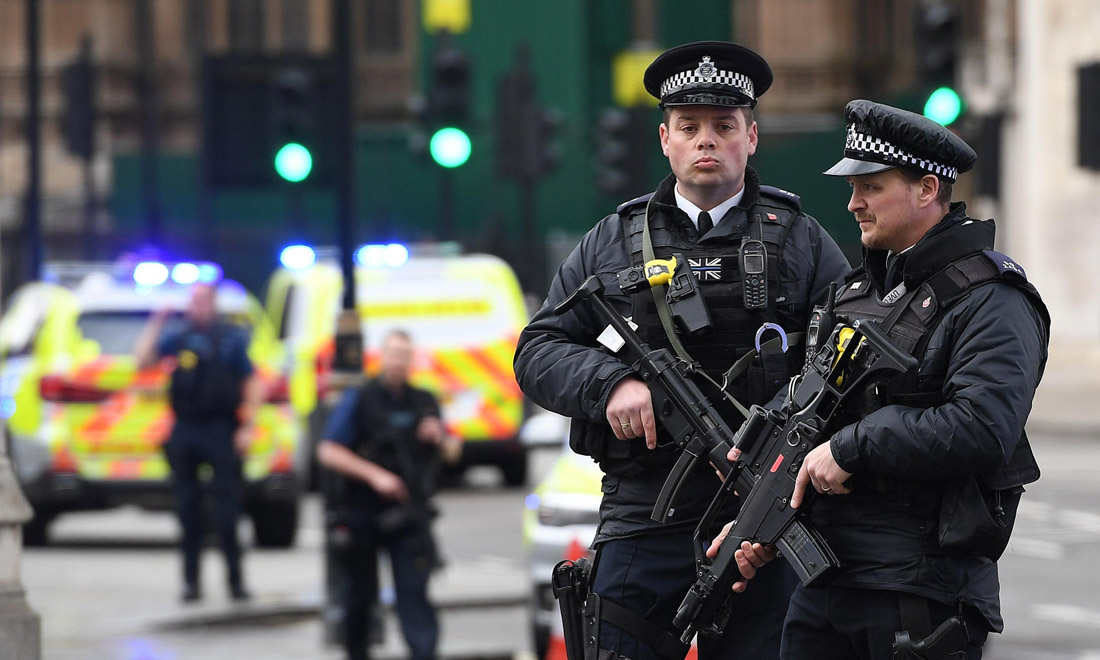 Paura a Londra, città sospesa tra allerta e normalità apparente Paura a Londra, città sospesa tra allerta e normalità apparente