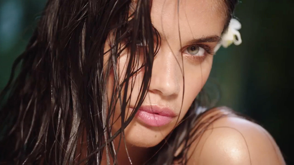 Sara Sampaio seduce sempre di più