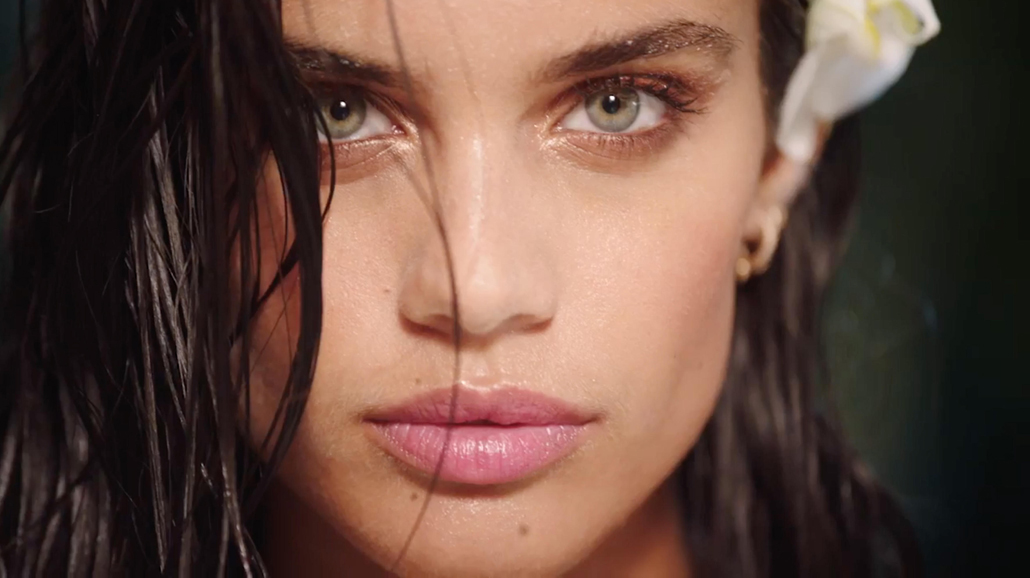 Sara Sampaio seduce sempre di più