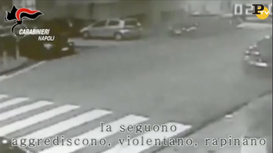 Napoli: aggrediscono e stuprano ragazza. Due arresti | video