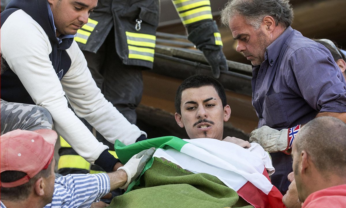 Terremoto Amatrice, al sindaco Pirozzi la Panchina d’Oro 2017 degli allenatori