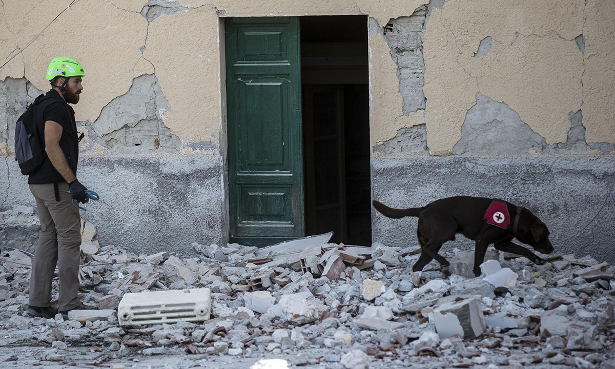 Terremoto Amatrice, al sindaco Pirozzi la Panchina d’Oro 2017 degli allenatori