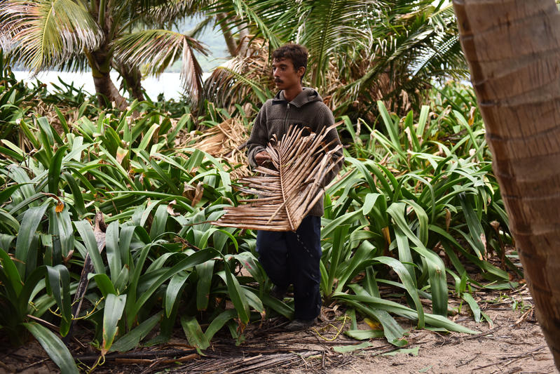 Isola dei Famosi 12, Samantha De Grenet colpita da un malore Isola dei Famosi 12, Samantha De Grenet colpita da un malore