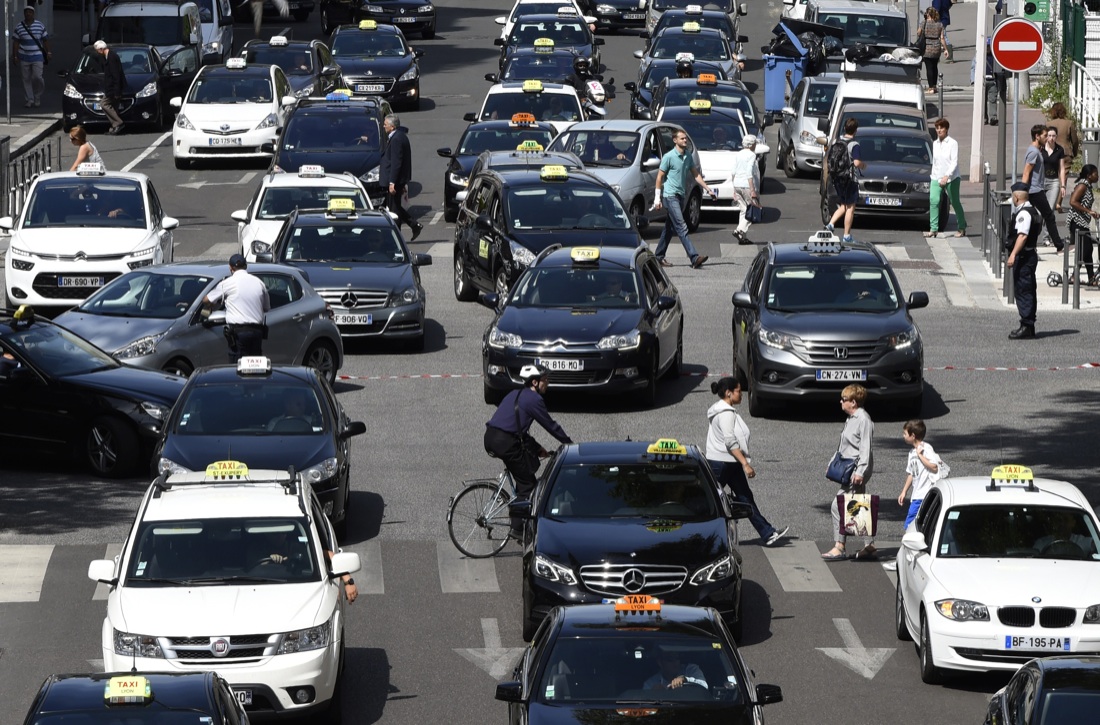 Sciopero Tir, aerei e taxi: per i trasporti, giorni neri in vista Sciopero Tir, aerei e taxi: per i trasporti, giorni neri in vista