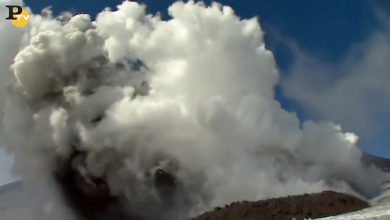 Eruzione Etna: il video dell’esplosione con la troupe Bbc
