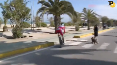 Sagan evita pedone nella cronometro della Tirreno-Adriatico | video