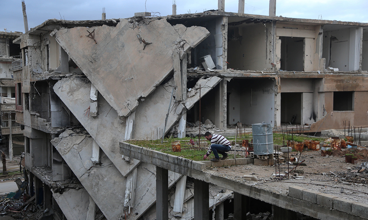 Siria, la speranza di Abu Maher tra le macerie di Arbin – Foto