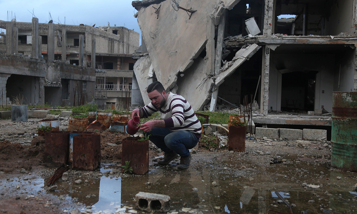 Siria, la speranza di Abu Maher tra le macerie di Arbin – Foto