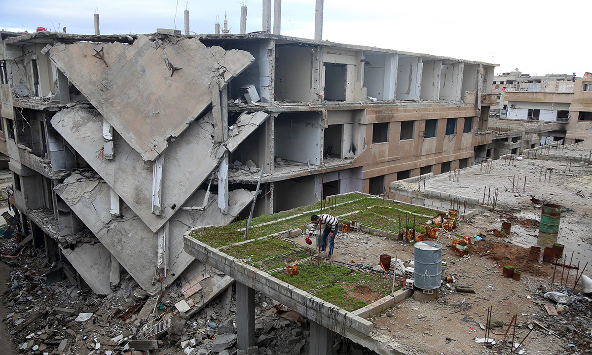 Siria, la speranza di Abu Maher tra le macerie di Arbin – Foto