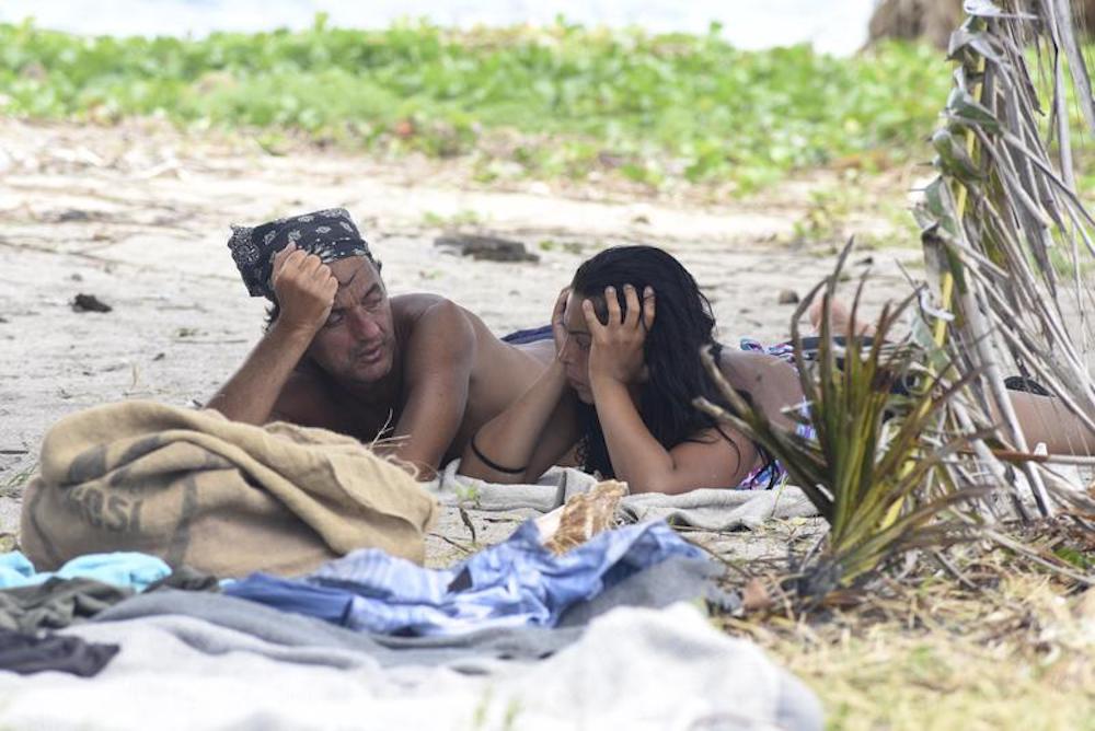 Isola dei Famosi 12: Rocco Siffredi si congeda, in arrivo Paola Barale Isola dei Famosi 12: Rocco Siffredi si congeda, in arrivo Paola Barale