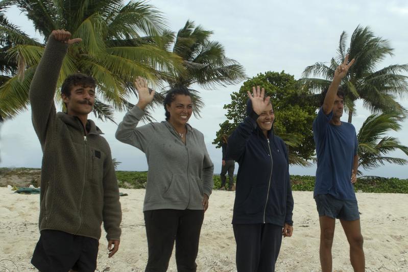 Isola dei Famosi 12: Rocco Siffredi si congeda, in arrivo Paola Barale Isola dei Famosi 12: Rocco Siffredi si congeda, in arrivo Paola Barale