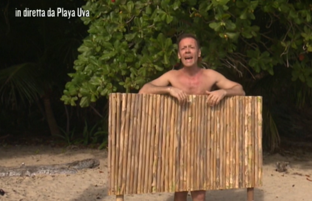 Isola dei Famosi 12: Rocco Siffredi si congeda, in arrivo Paola Barale Isola dei Famosi 12: Rocco Siffredi si congeda, in arrivo Paola Barale