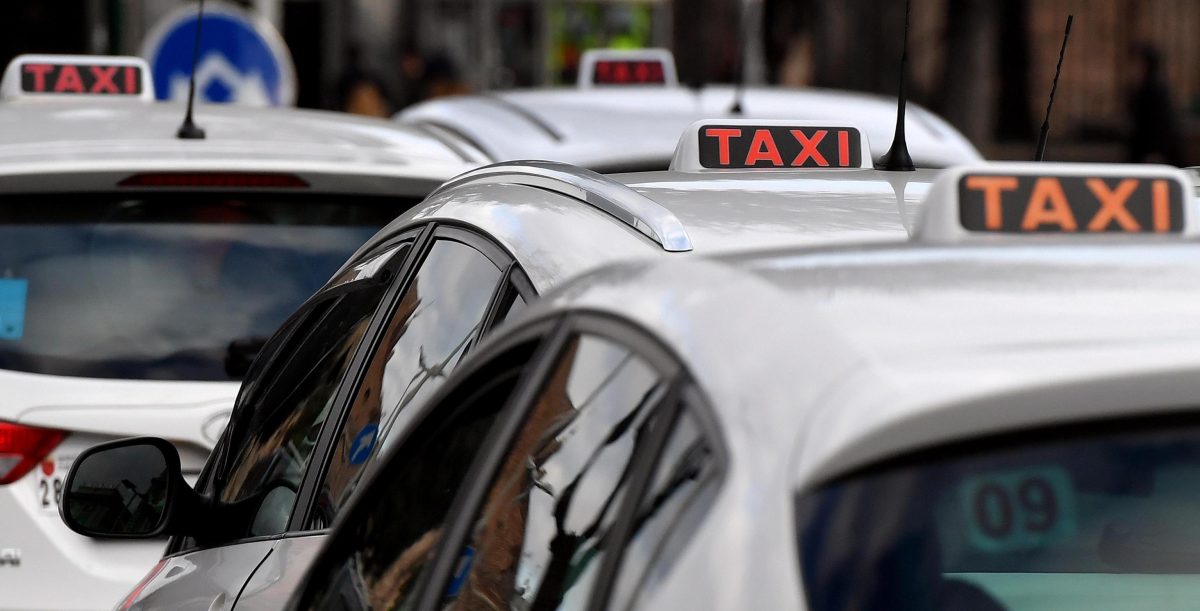 Uber tende la mano ai tassisti. Risposta: sciopero il 23 marzo